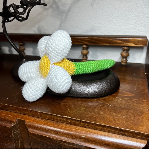 Cheengoo White Daisy Flower Hand Crocheted Stick Baby Rattle Bamboo Eco-Friendly - Picture 1 of 12